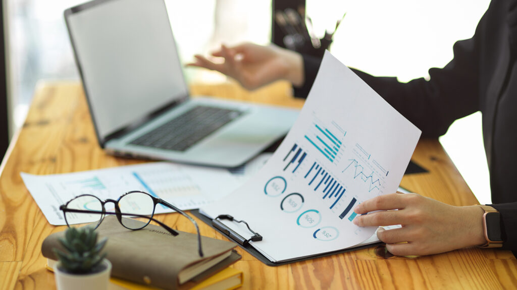 Portfolio Management Services vs. Mutual Funds- A Comparative Analysis for Investors